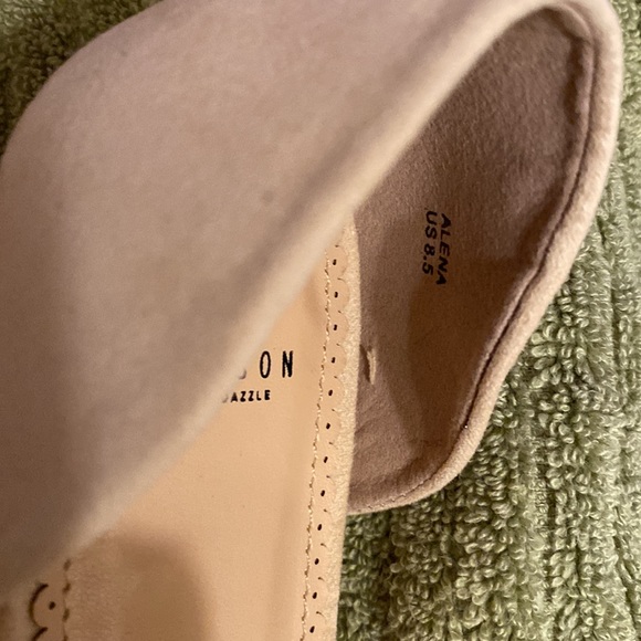 NEW Shoedazzle Pink Lacy Flats - Picture 6 of 6